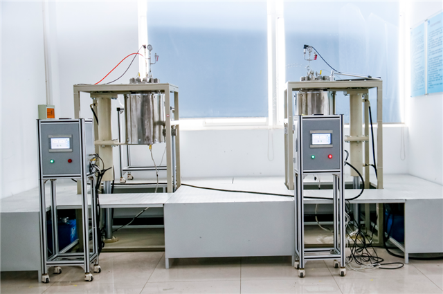 ASTM G146-2001(2018)高压高温精炼氢设备用双金属不锈合金/钢板剥离性评定规程 (氢剥离)